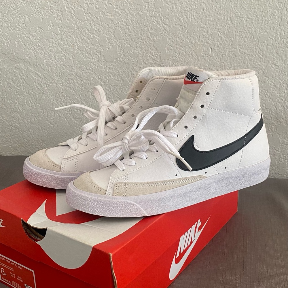 Nike Boys' White Sneakers